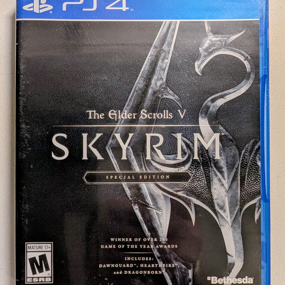 The Elder Scrolls V: Skyrim Special Edition - PS4 Game (Black/Blue)